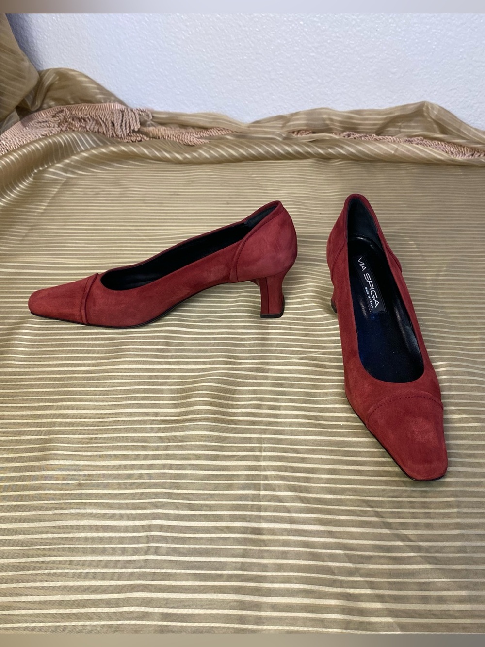 VIA SPIGA Made in Italy Red Leather Suede Mid-Heel Pointed Pumps, size 8